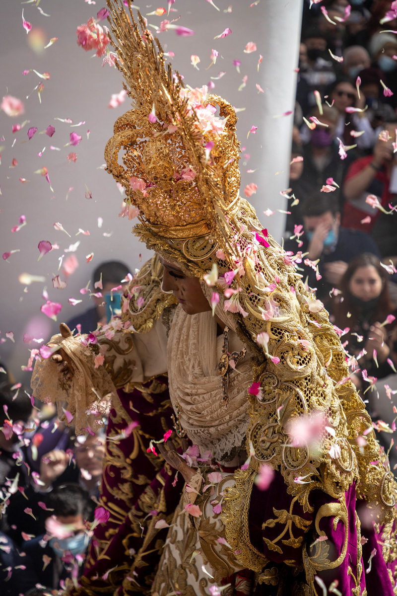 Petalá a la Esperanza de Triana